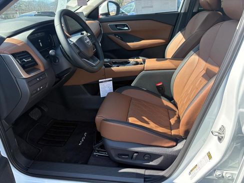 New 2026 Nissan Rogue Platinum image 18