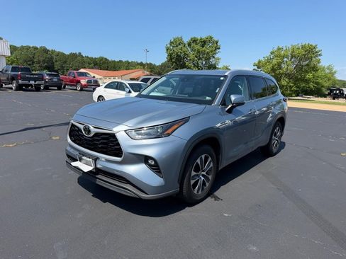 Used 2022 Toyota Highlander XLE FWD image 8