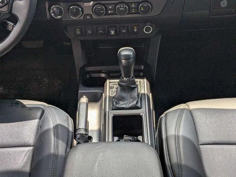 Used 2022 Toyota Tacoma TRD Sport w/ Technology Package AWD/4WD image 15