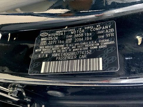 Used 2024 Hyundai Elantra SE FWD image 32