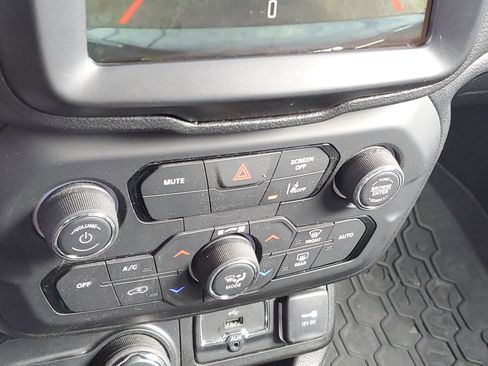 Used 2021 Jeep Renegade Limited image 24