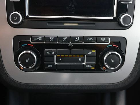 Used 2012 Volkswagen Eos Komfort FWD image 46