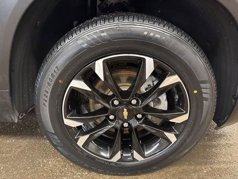 Used 2023 Chevrolet TrailBlazer LT w/ Convenience Package AWD/4WD image 9
