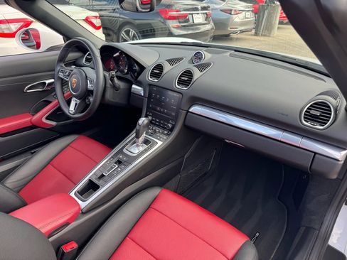 Used 2024 Porsche 718 Boxster w/ Sportdesign Package image 31