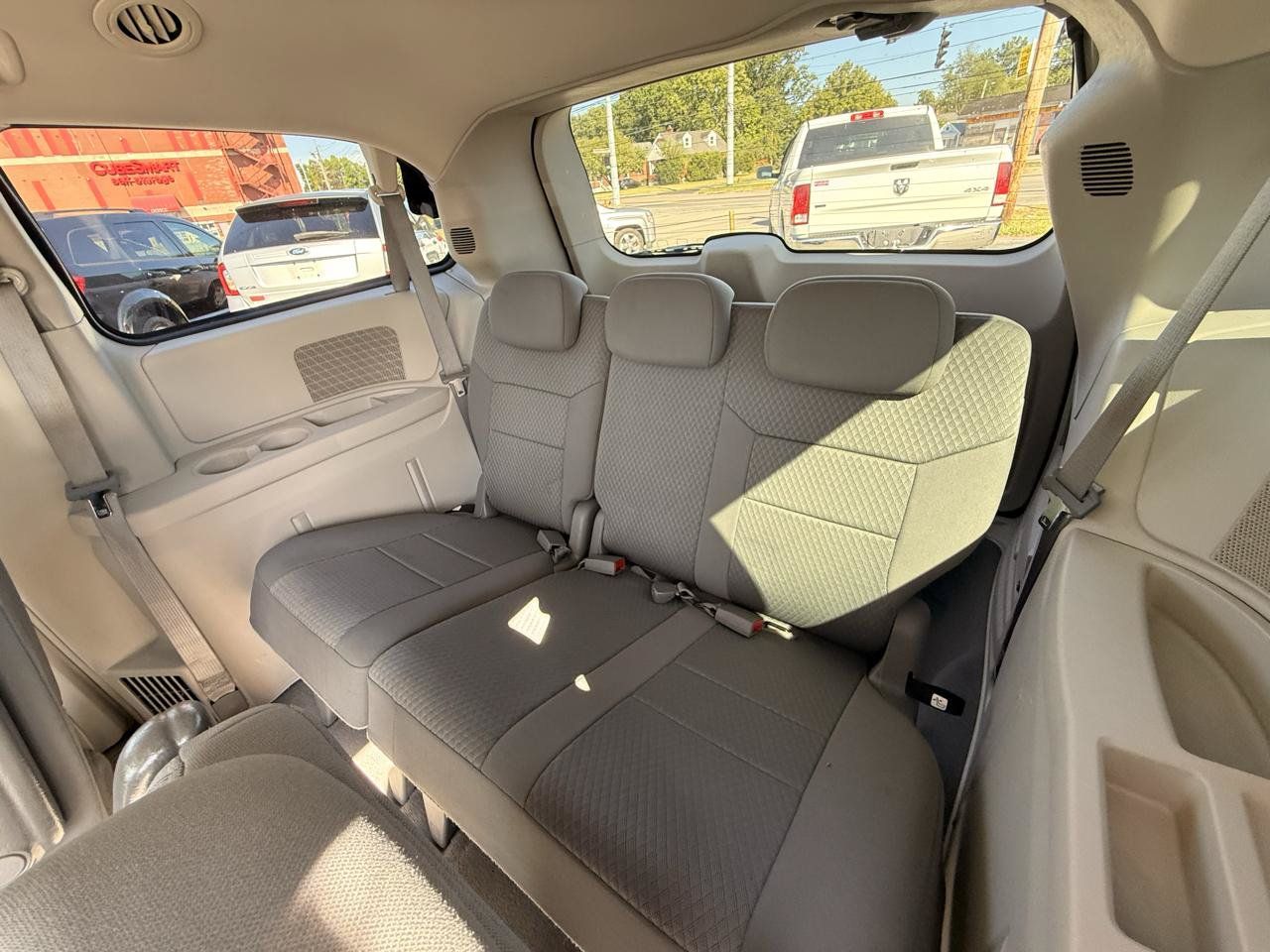 Used 2010 Chrysler Town & Country Touring FWD image 8