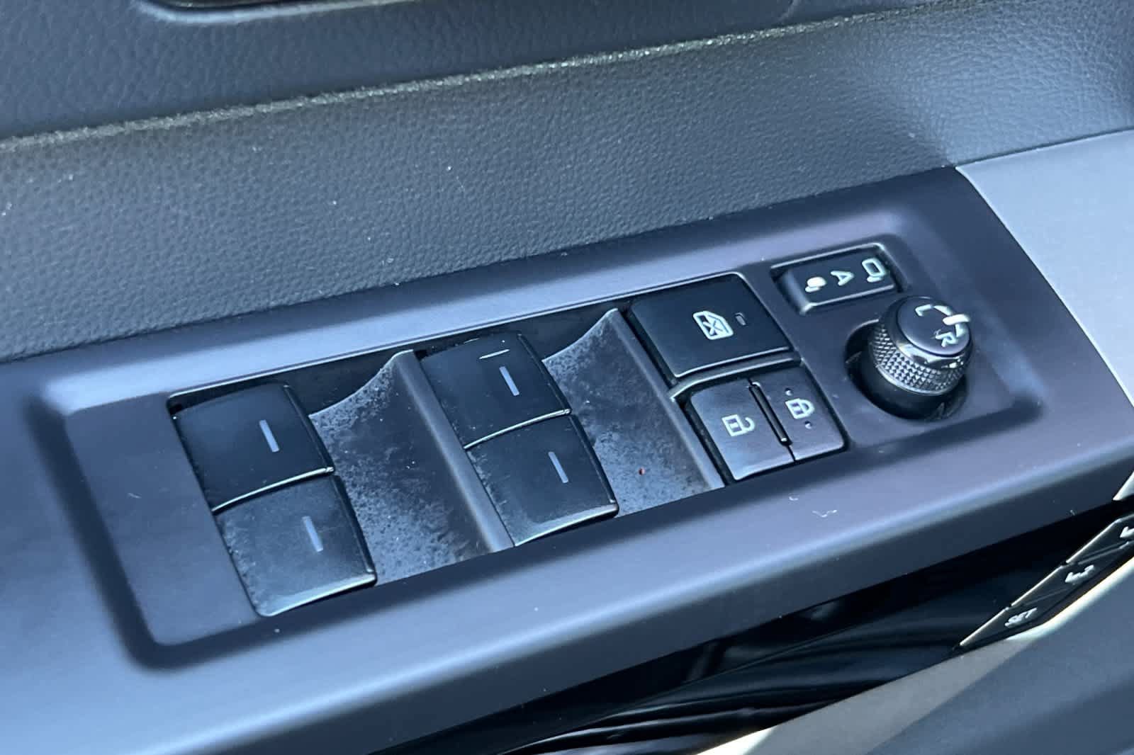 Used 2025 Toyota Tundra Limited AWD/4WD image 13