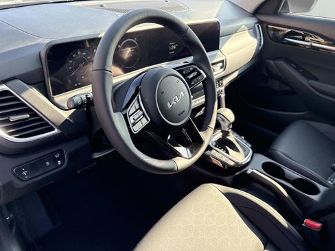 New 2026 Kia Seltos EX image 18