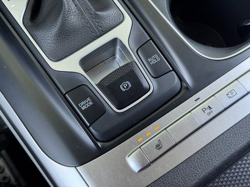 Used 2023 Kia Carnival LX FWD image 28