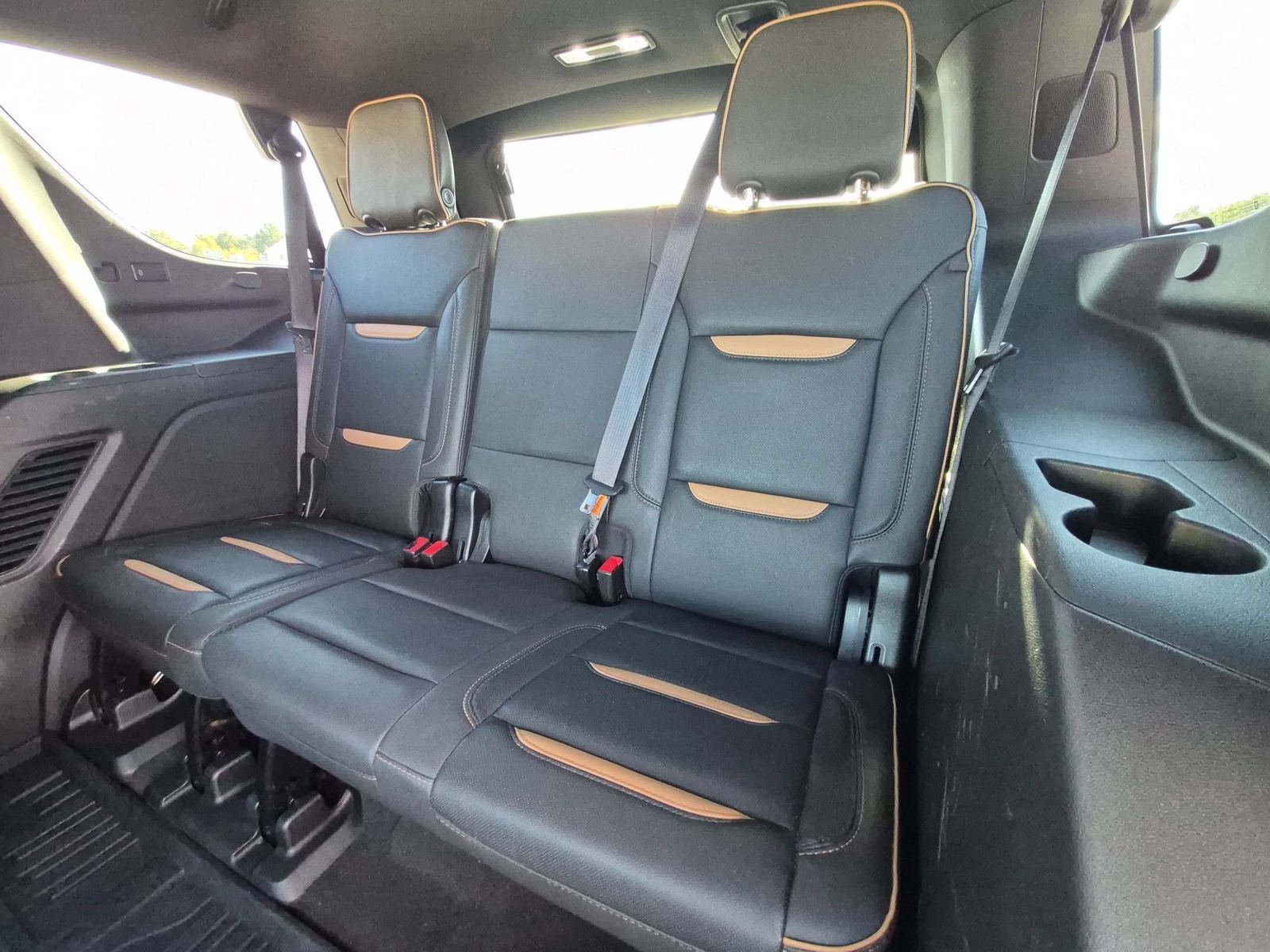 Used 2023 GMC Yukon AT4 w/ Technology Package AWD/4WD image 30