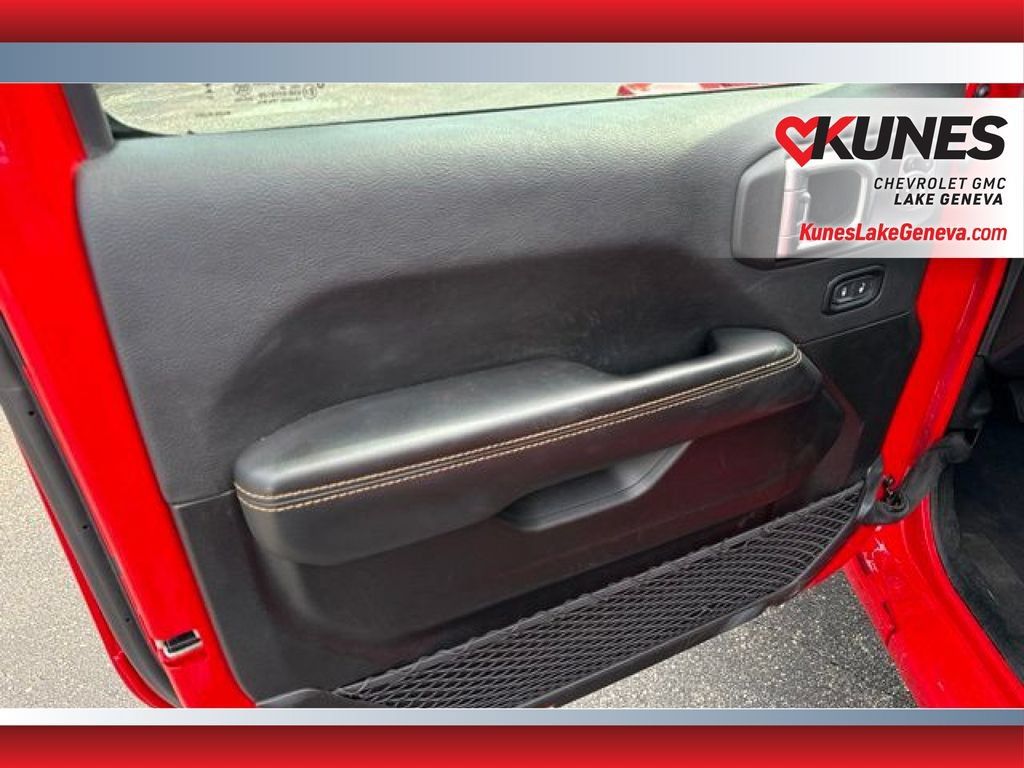 Used 2025 Jeep Wrangler Unlimited Sahara AWD/4WD image 15
