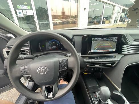 Used 2025 Toyota Camry LE FWD image 10