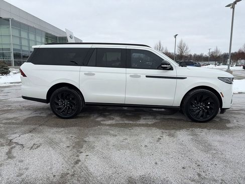 Used 2025 Lincoln Navigator L Reserve w/ Jet Appearance Package AWD/4WD image 7