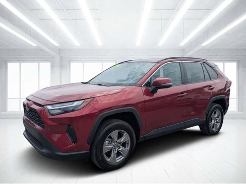 Used 2025 Toyota RAV4 XLE AWD/4WD image 7