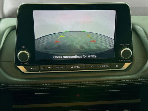 Used 2023 Nissan Rogue S image 22