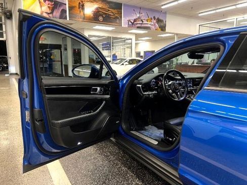 Used 2017 Porsche Panamera image 7