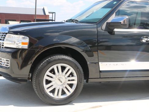 Used 2014 Lincoln Navigator 2WD image 57