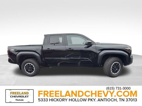 Used 2024 Toyota Tacoma TRD Sport image 2