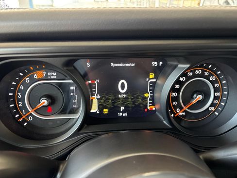 New 2026 Jeep Wrangler Unlimited Sahara AWD/4WD image 30