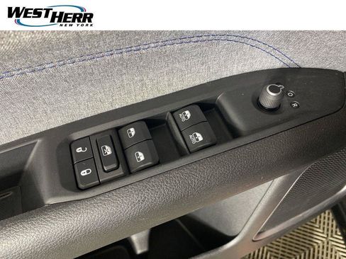 Used 2023 Jeep Compass Latitude w/ Convenience Group AWD/4WD image 15