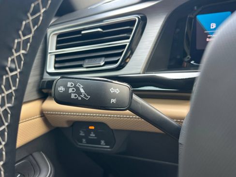 Certified 2025 Volkswagen Atlas Cross Sport SE FWD image 27