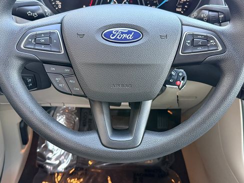 Used 2017 Ford Focus SE FWD image 18