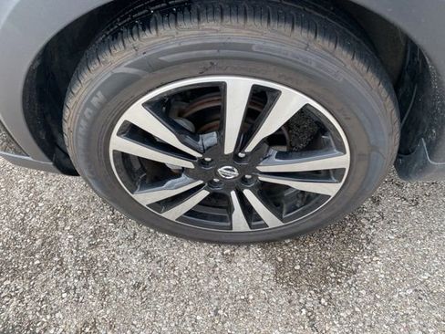 Used 2020 Nissan Kicks SV image 32