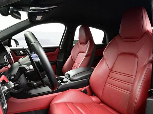 Certified 2023 Porsche Cayenne Turbo GT AWD/4WD image 5