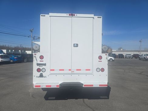 Used 2018 Ford F450 XL w/ Power Equipment Group image 4