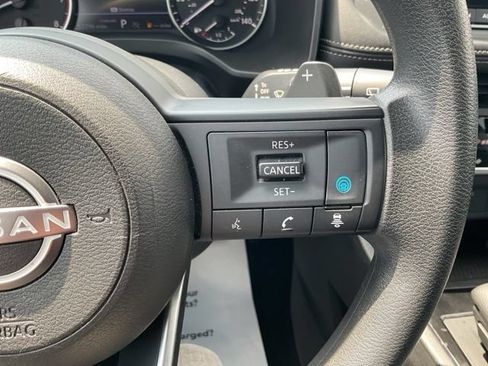 Used 2024 Nissan Rogue SV FWD image 24