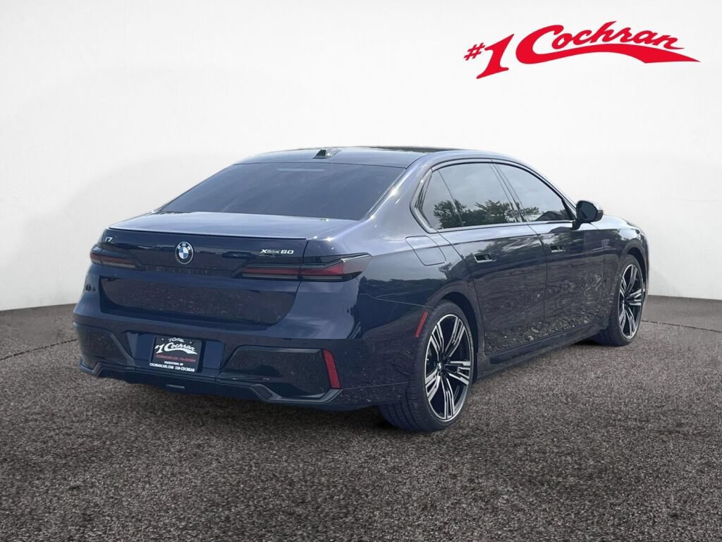 Used 2023 BMW i7 xDrive60 AWD/4WD image 5