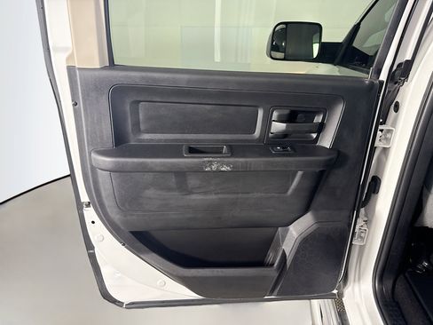 Used 2018 RAM 2500 Tradesman w/ Chrome Appearance Group image 25