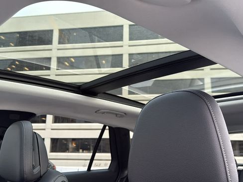 New 2025 Mercedes-Benz GLC 350e 4MATIC image 24