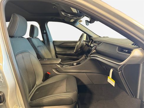 New 2025 Jeep Grand Cherokee L Laredo w/ Luxury Tech Group I image 26