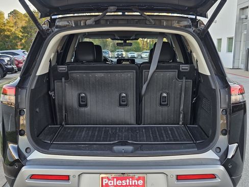 Used 2024 Nissan Pathfinder Platinum image 9
