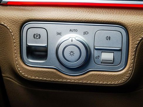 Used 2024 Mercedes-Benz GLS 580 4MATIC image 38