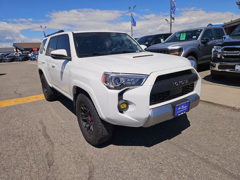 Used 2022 Toyota 4Runner TRD Off-Road Premium w/ TRD Black Wheel Package (TMS) AWD/4WD image 8