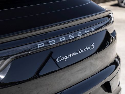 Certified 2022 Porsche Cayenne Turbo S AWD/4WD image 20