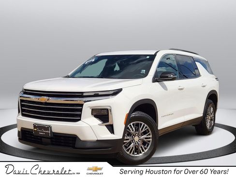 Used 2025 Chevrolet Traverse LT FWD image 1