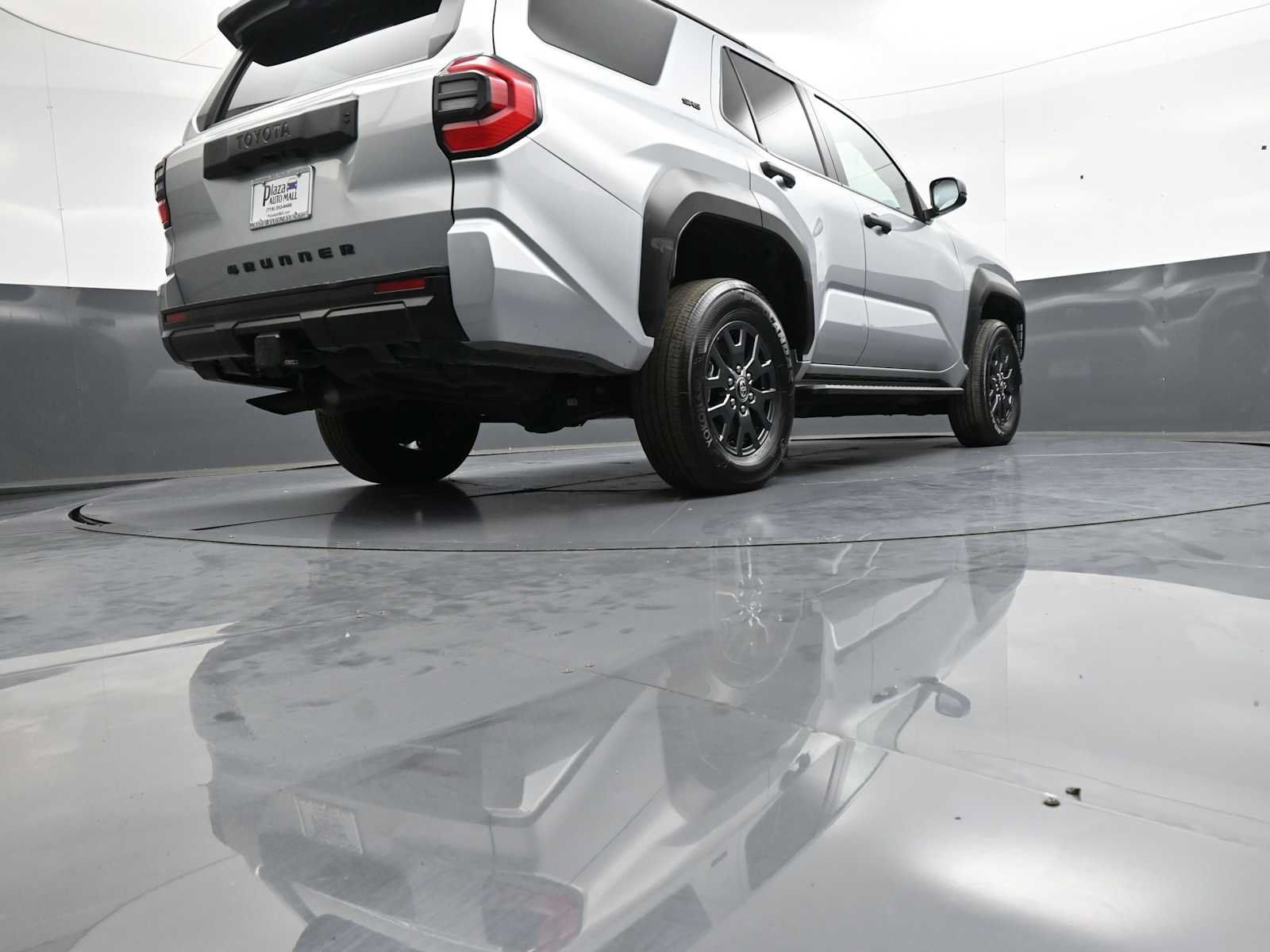 Used 2025 Toyota 4Runner SR5 AWD/4WD image 30