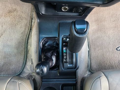 Used 2002 Toyota 4Runner SR5 AWD/4WD image 37