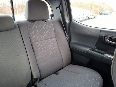 Used 2017 Toyota Tacoma TRD Off-Road image 20