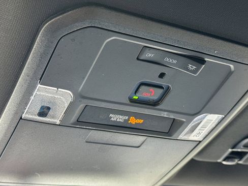 Used 2025 Toyota Tacoma TRD Off-Road image 22