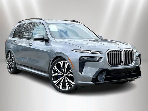 Used 2023 BMW X7 xDrive40i AWD/4WD image 3