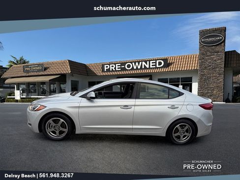 Used 2017 Hyundai Elantra SE FWD image 4