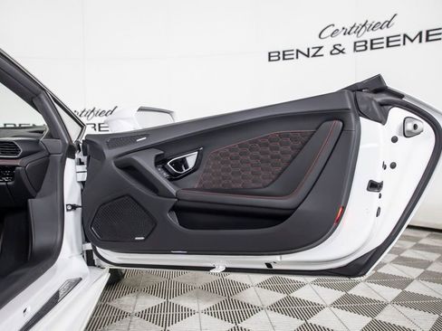 Used 2020 Lamborghini Huracan EVO image 23