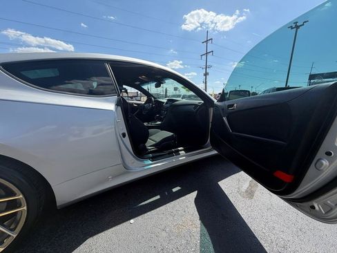 Used 2015 Hyundai Genesis 3.8 RWD image 9