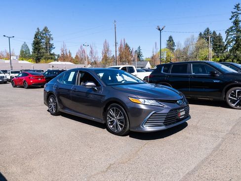 Used 2023 Toyota Camry XLE w/ Navigation Package FWD image 27