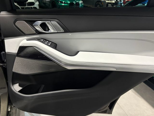 New 2026 BMW X7 xDrive40i w/ M Sport Package AWD/4WD image 30