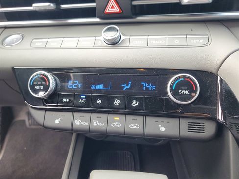 Used 2025 Hyundai Elantra SEL image 28