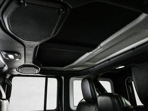 Used 2018 Jeep Wrangler Unlimited Sahara AWD/4WD image 20